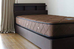 足立区_ベッド部屋に置いてある写真